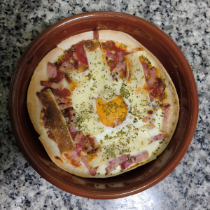 Mini «pizza» con tortillas de trigo (sin masa)